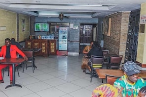 Bar (on property) - Kipepeo Hotel (Nairobi)