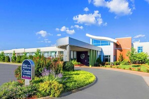 Exterior - Oasis Hotel & Conv. Center, Ascend Hotel Collection (Springfield)