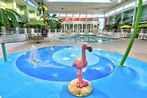 Outdoor pool - Oasis Hotel & Conv. Center, Ascend Hotel Collection (Springfield)