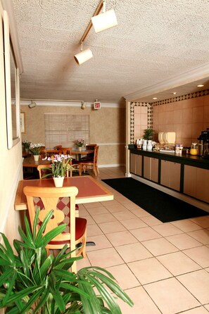 Dining - Rodeway Inn and Suites (Little Rock)