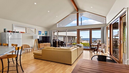 Sheoak Holiday Home is an Executive Style two story holiday home located on the Esplanade