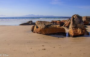 Beach nearby - Peaceful Mountain Home with Amazing Ocean Views and Power Backup (Cape Town)