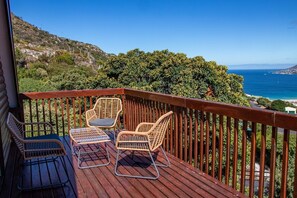 Property grounds - Lark House, Peaceful Mountain Home with Amazing Ocean Views (Cape Town)