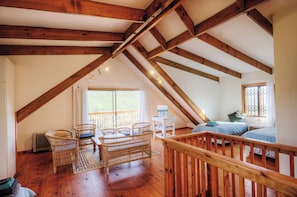 3 bedrooms, desk, iron/ironing board, travel cot