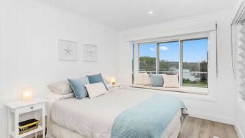 4 bedrooms, free WiFi, bed sheets, wheelchair access