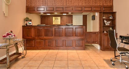 Super 8 By Wyndham Gulfport Near Biloxi