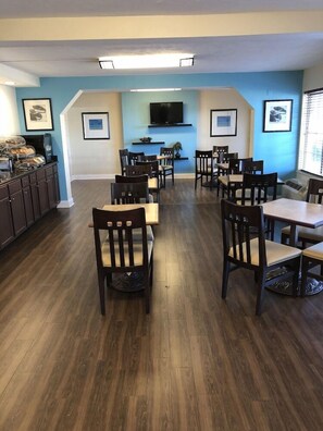 Dining - Super 8 By Wyndham Gulfport Near Biloxi (Gulfport)