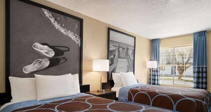 Super 8 By Wyndham Gulfport Near Biloxi