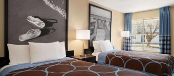 Super 8 By Wyndham Gulfport Near Biloxi