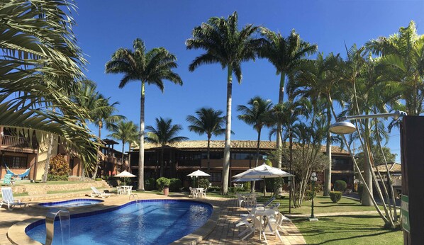 Outdoor pool - Cozy property just 3 minutes walk from the beach (Free Wifi Room Service) (Buzios)