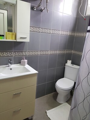 Hårtørrer, håndklæder, Sæbe, Toiletpapir