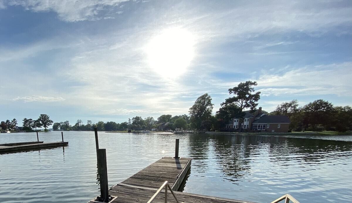 Tranquil lake home w/private dock/gazebo