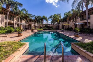 Outdoor pool - Clarion Inn & Suites (Mission)