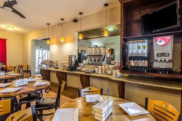 Dining - Clarion Inn & Suites (Mission)