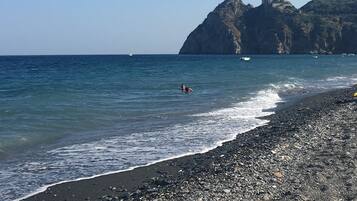Una spiaggia nelle vicinanze