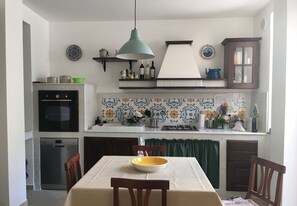 Réfrigérateur, four, plaque de cuisson, lave-vaisselle