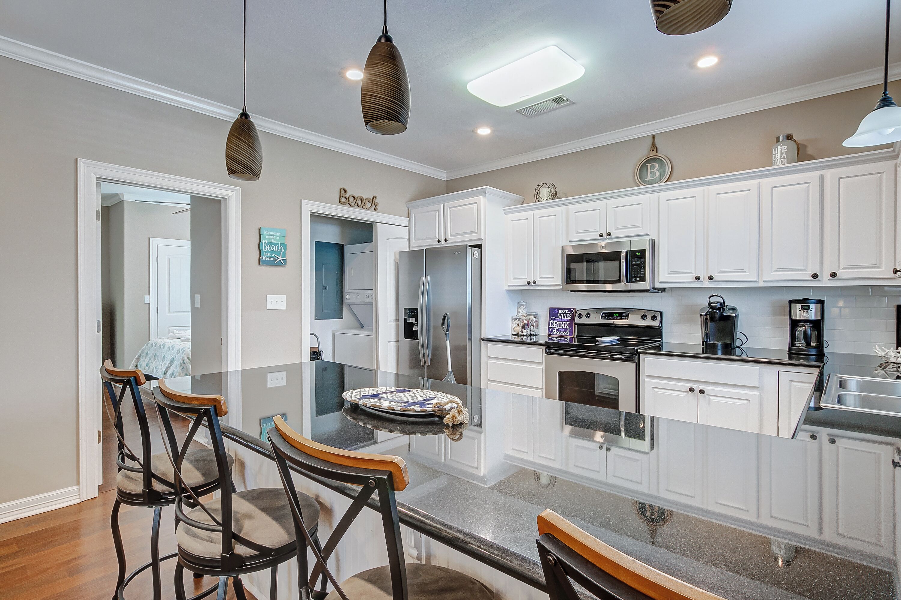 ثلاجة، ميكروويف، فرن، موقد طهي مسطح