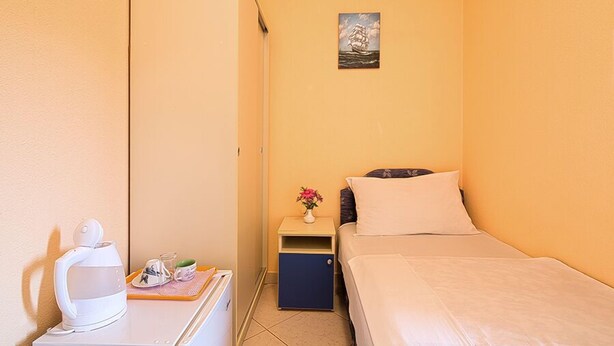 Habitación básica | 1 dormitorio, minibar, escritorio y sistema de insonorización
