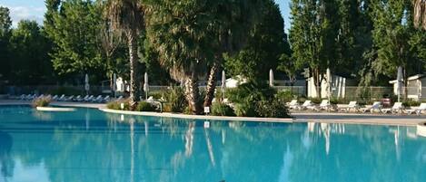 室外游泳池,恒温泳池