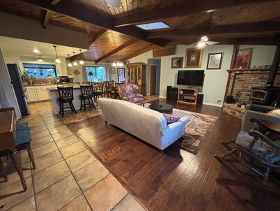 Glenbrook House with High Speed Internet