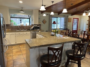 Fridge, microwave, oven, stovetop - Glenbrook House with High Speed Internet (Nevada City)