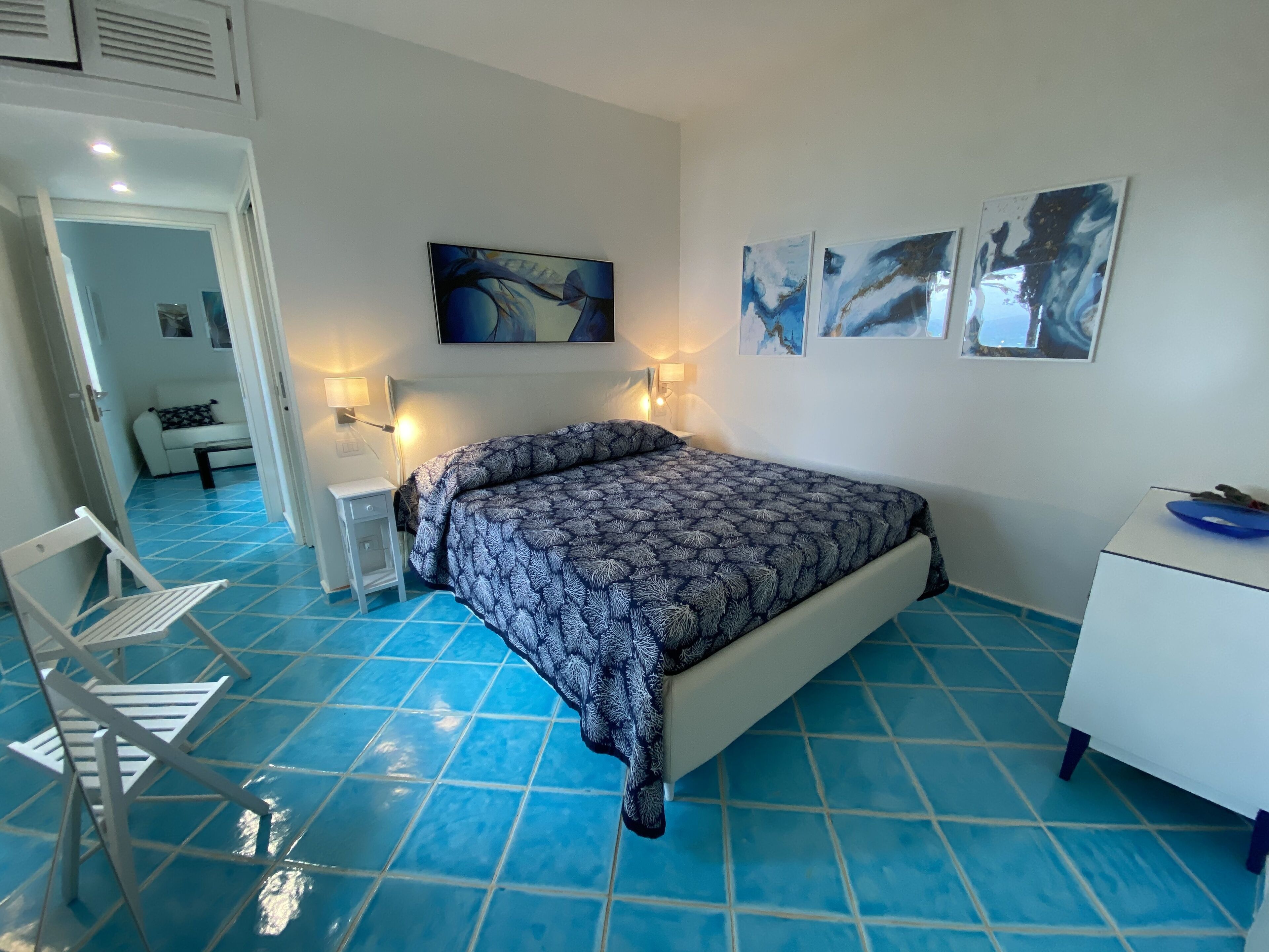 1 habitación, tabla de planchar con plancha, wifi gratis y ropa de cama 