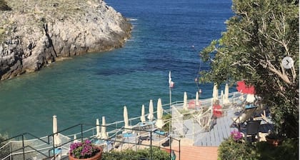 Villa avec accĂšs Ă la mer et vue sur les Ăźles