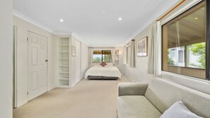 5 bedrooms, free WiFi, bed sheets