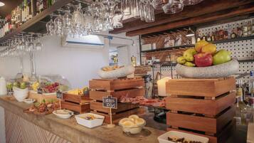 Gratis komplett frukost varje dag