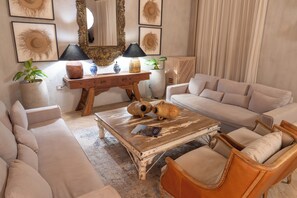 ห้องสวีท, 1 ห้องนอน, ปลอดบุหรี่, ระเบียง | บริเวณนั่งเล่น | สมาร์ททีวี 49 นิ้ว พร้อมช่องดิจิตอล, ทีวี