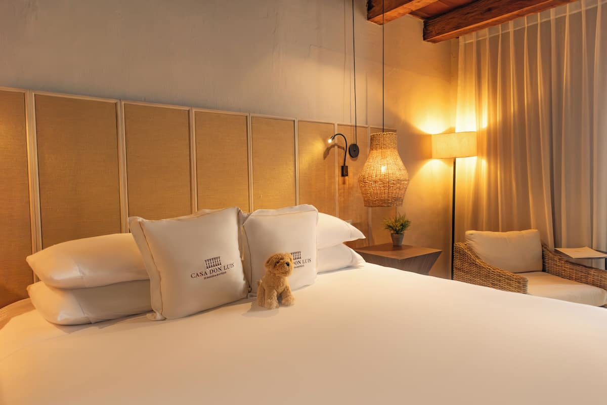 Room, 1 King Bed, Non Smoking | Hypo-allergenic bedding, in-room safe, blackout drapes, soundproofing