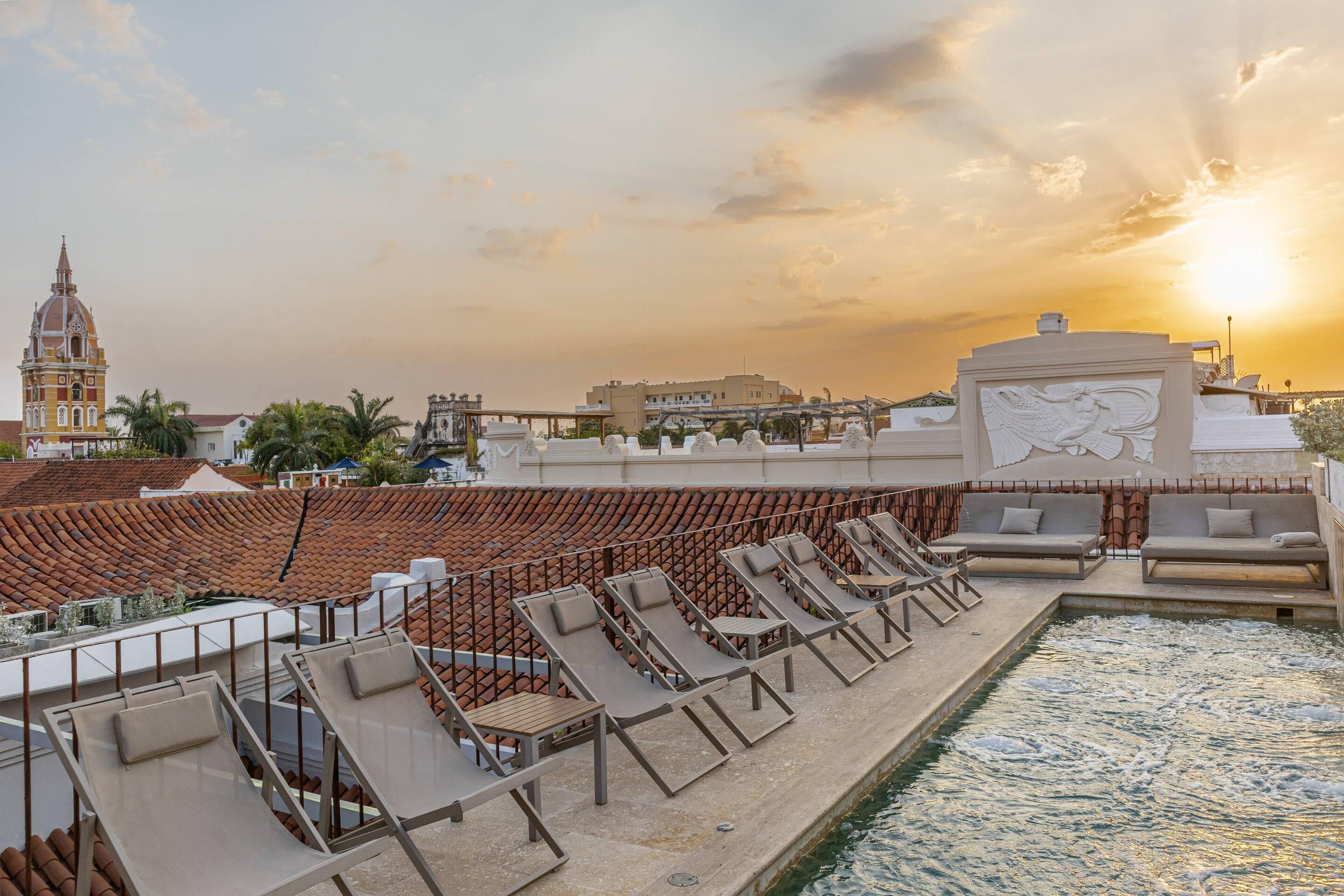 Outdoor pool, open 9:00 AM to 6:00 PM, pool loungers