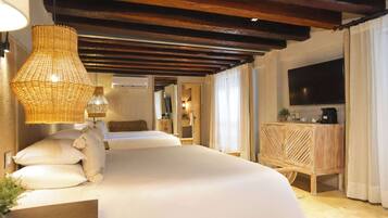 Studio Suite, Multiple Beds, Non Smoking | Hypo-allergenic bedding, in-room safe, blackout curtains, soundproofing