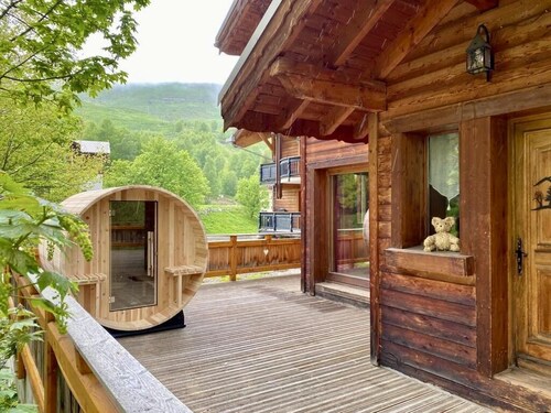 Chalet for 12/14 people with sauna at the foot of the slopes
