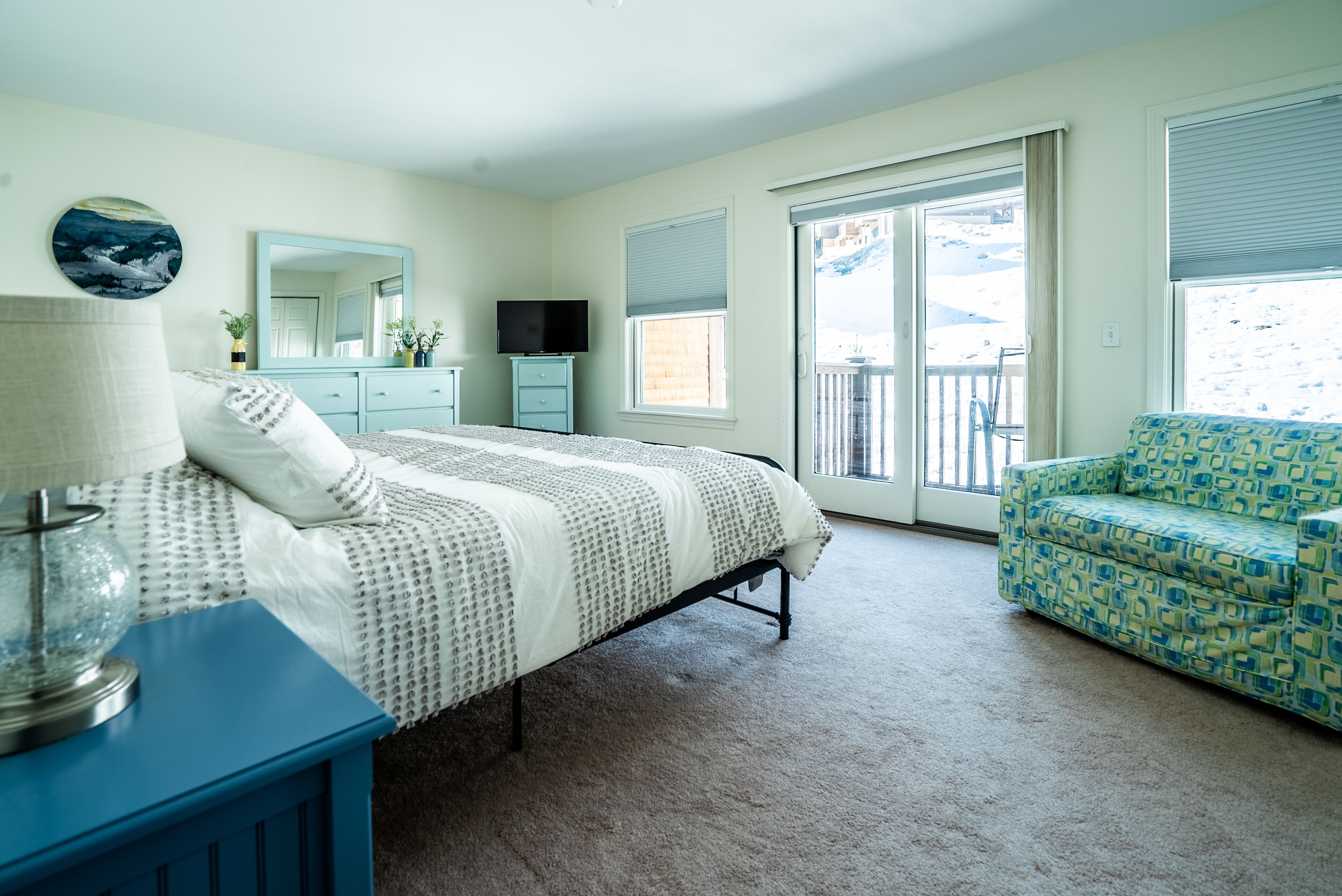 PLEASANT MOUNTAIN - Ski in & Ski Out - Family Vacation - Spacious Condo