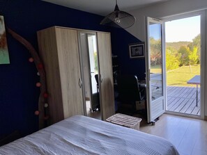 2 chambres, fer et planche à repasser, lit parapluie, Wi-Fi gratuit