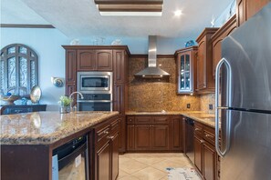 Fridge, microwave, oven, stovetop - Sonoran Sky Resort 102 It's All Good Getaway Oceanfront Condo Great For Families (Puerto Peñasco)