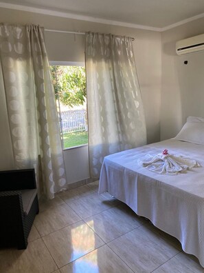 3 chambres, fer et planche à repasser, accès au Wi-Fi (inclus)