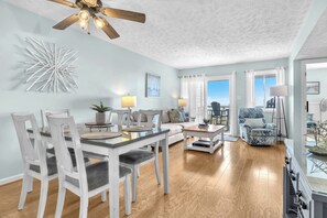 TV, lettore DVD, libri