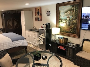 1 habitación, tabla de planchar con plancha, wifi gratis y ropa de cama