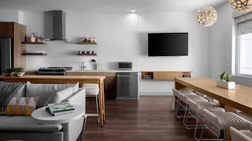 1 bedroom, in-room safe, desk, laptop workspace