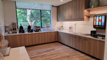 Desayuno bufé gratuito y diario