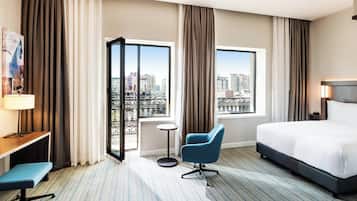 Deluxe-Zimmer, 1 Queen-Bett, Gartenblick (Balcony) | Hochwertige Bettwaren, Minibar, Zimmersafe, Schreibtisch