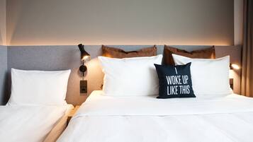 Zimmer, 1Â Queen-Bett und Schlafsofa | Wohnbereich | 49-Zoll-Flachbildfernseher mit Kabelempfang, Fernseher