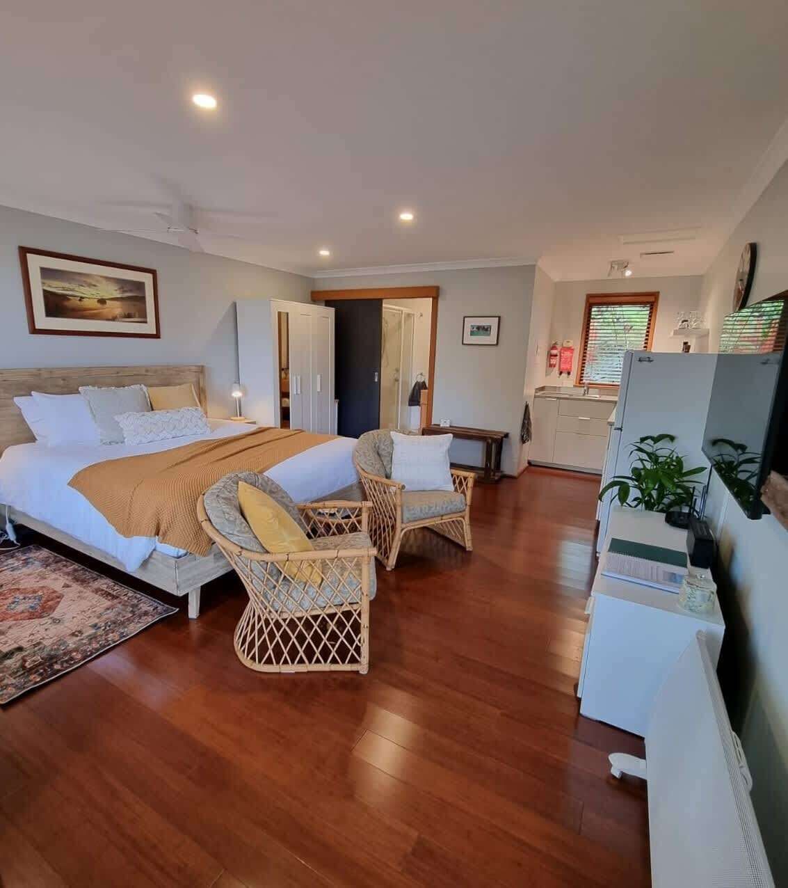 1 bedroom, desk, iron/ironing board, WiFi (free)