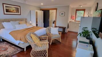 1 bedroom, desk, iron/ironing board, WiFi (free)