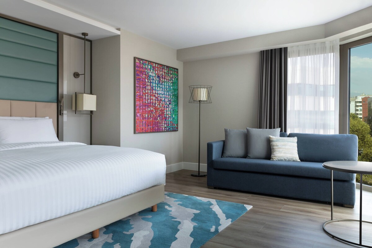 Premium bedding, pillowtop beds, minibar, in-room safe