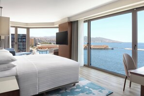 Suite junior, 1 cama doble, vistas al mar | Ropa de cama de alta calidad, colchones con acolchado adicional, minibar