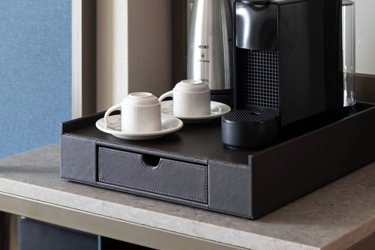 Premium bedding, pillowtop beds, minibar, in-room safe