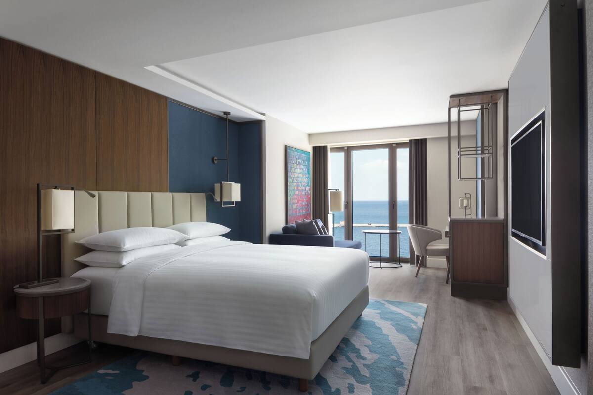 Executive Room, 1 Double Bed, Sea View | Premium bedding, pillow-top beds, minibar, in-room safe